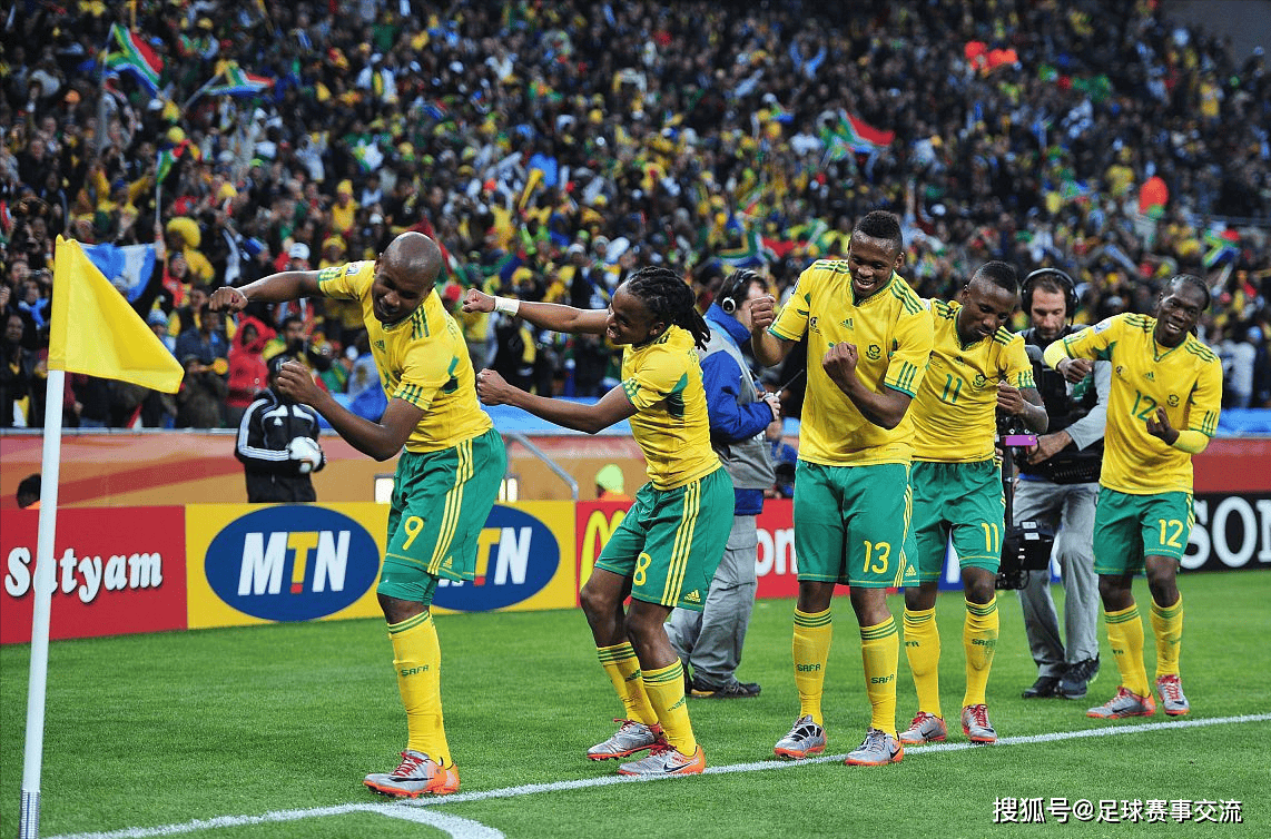 足球赛季中领先球队加紧备战决赛 足球赛季中领先球队加紧备战决赛