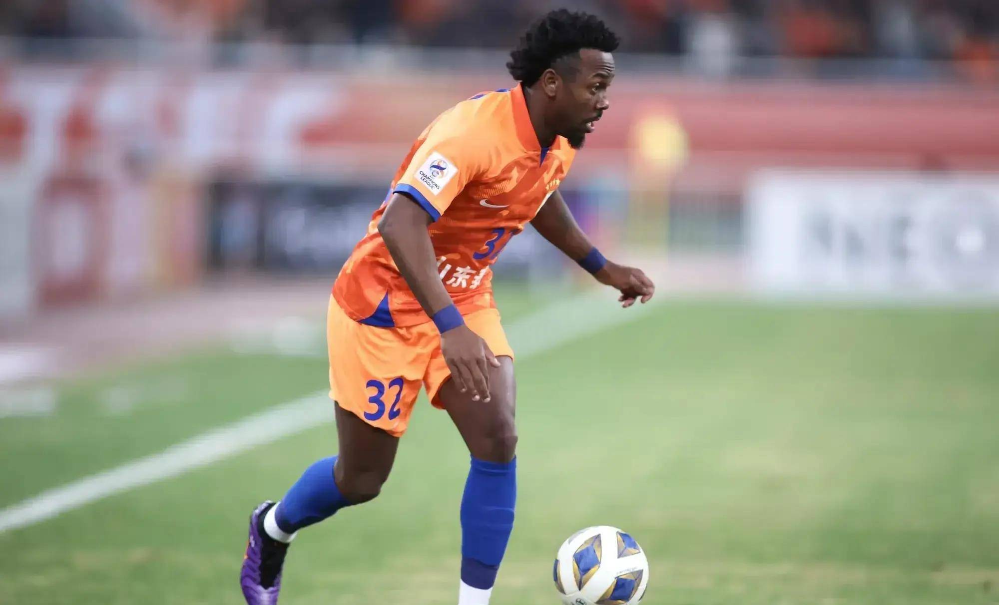 防守犯规事件引发争议,VAR技术再度登场 防守犯规事件引发争议,VAR技术再度登场