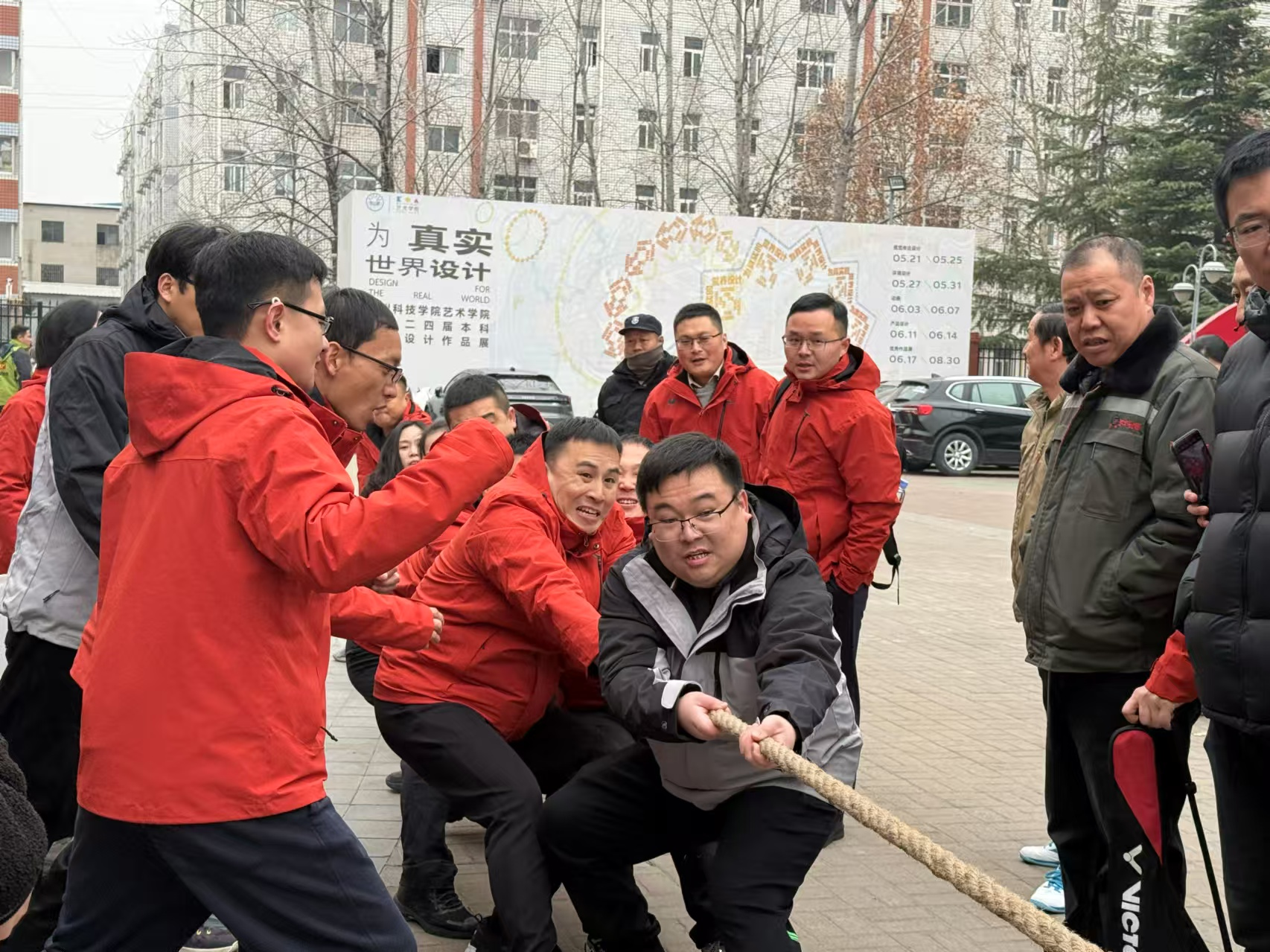 默契合作!运动员们拼尽全力迎战的简单介绍 默契合作!运动员们拼尽全力迎战的简单介绍