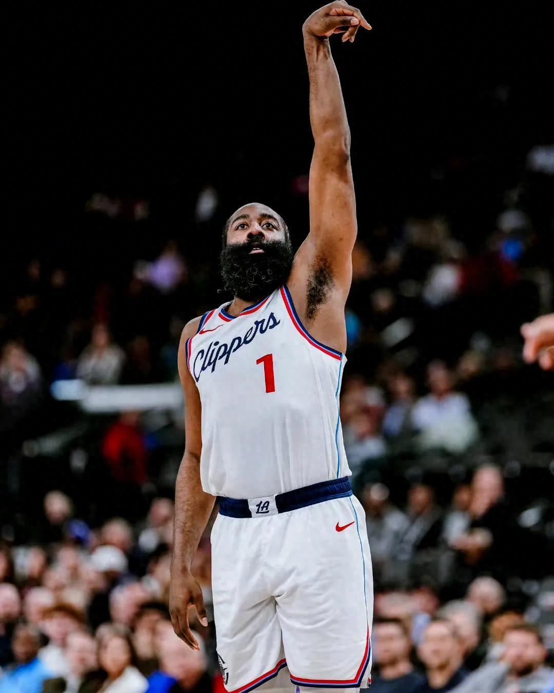 PG电子官网入口-关于快船做好无沙特单核防守，四核心联手狂砍领先步行者豪取胜利的信息