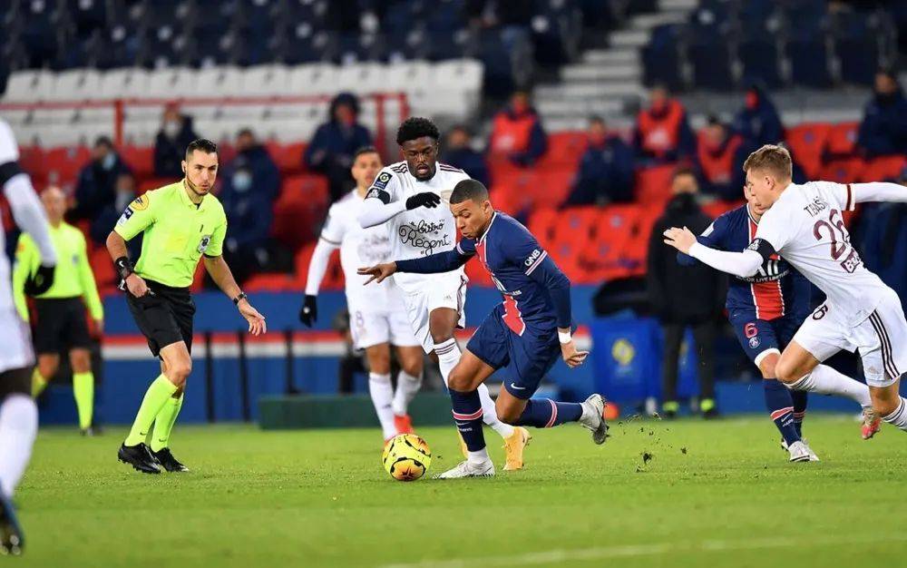 摩纳哥准备迎来法甲劲旅,备战一场意义重大的足球比赛 摩纳哥准备迎来法甲劲旅,备战一场意义重大的足球比赛