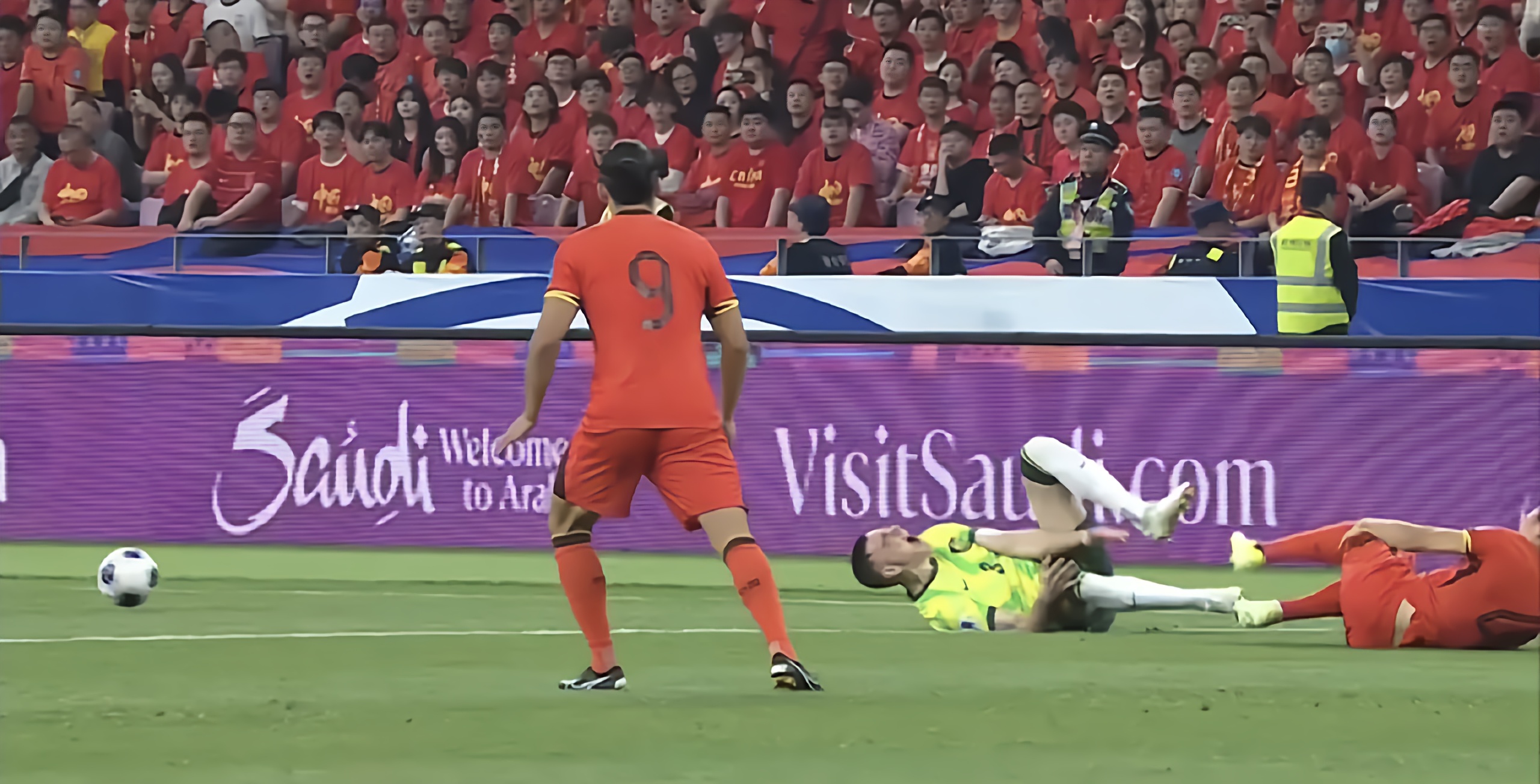 包含里昂队后卫膝伤恢复良好助球队取胜的词条 包含里昂队后卫膝伤恢复良好助球队取胜的词条