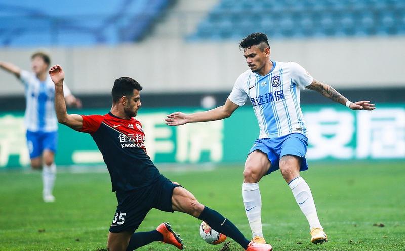 PG电子官网入口-天津泰达队员努力拼搏，战胜强敌取得胜利