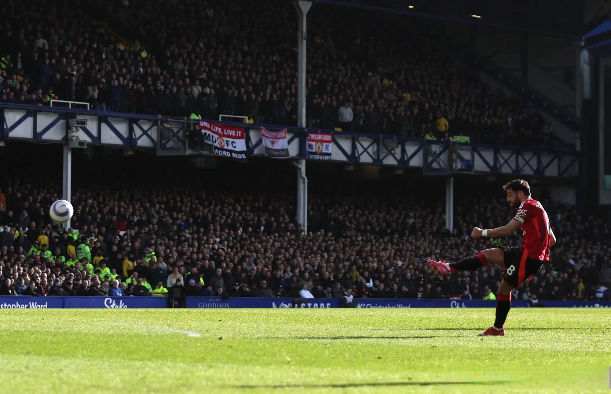 PG电子官方-曼联客场逆转埃弗顿，客队实现大逆转