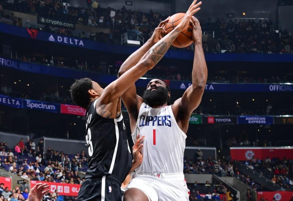 火箭大胜对手,哈登攻防俱佳! 火箭大胜对手,哈登攻防俱佳!