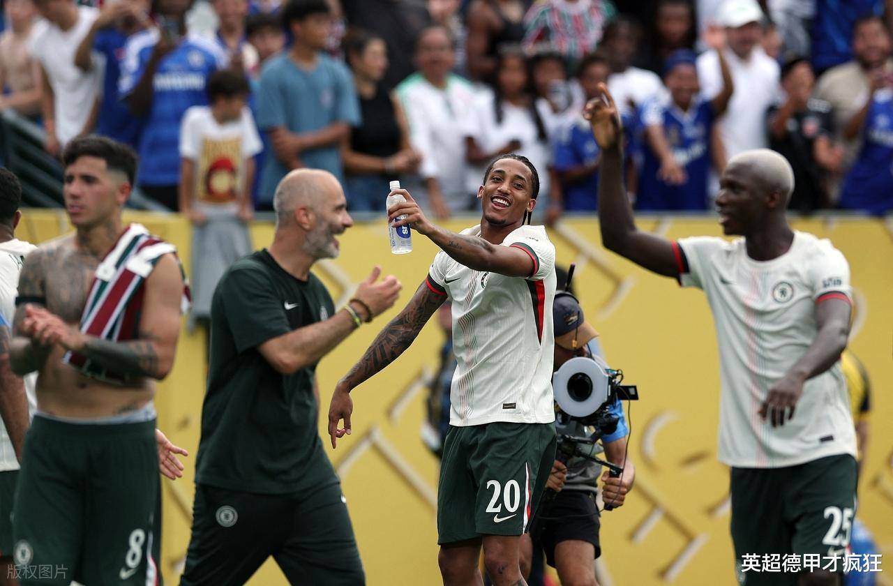 球员们展现出色技艺,帮助球队夺得胜利! 球员们展现出色技艺,帮助球队夺得胜利!