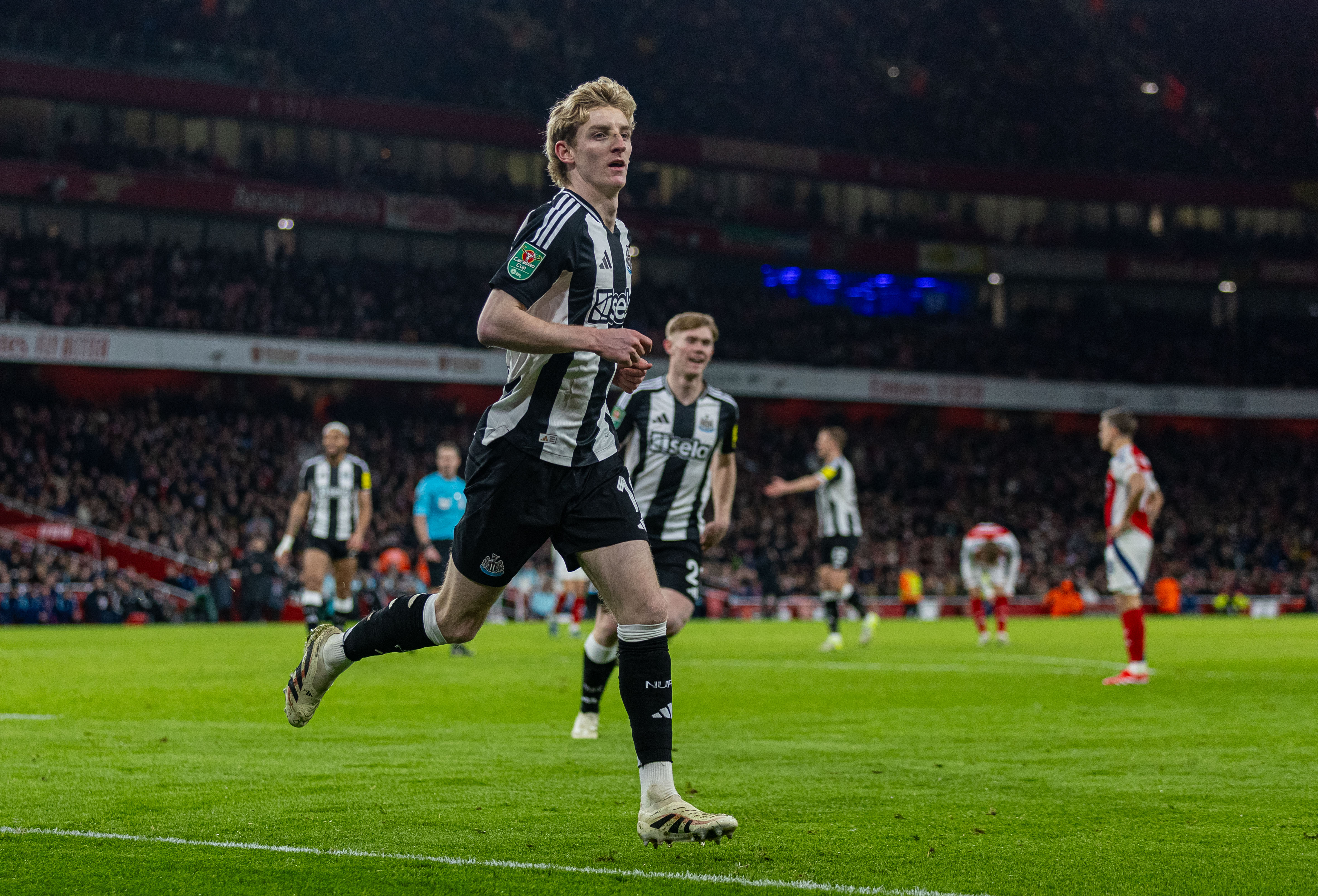 阿森纳主场痛失胜利,保级形势严峻的简单介绍 阿森纳主场痛失胜利,保级形势严峻的简单介绍