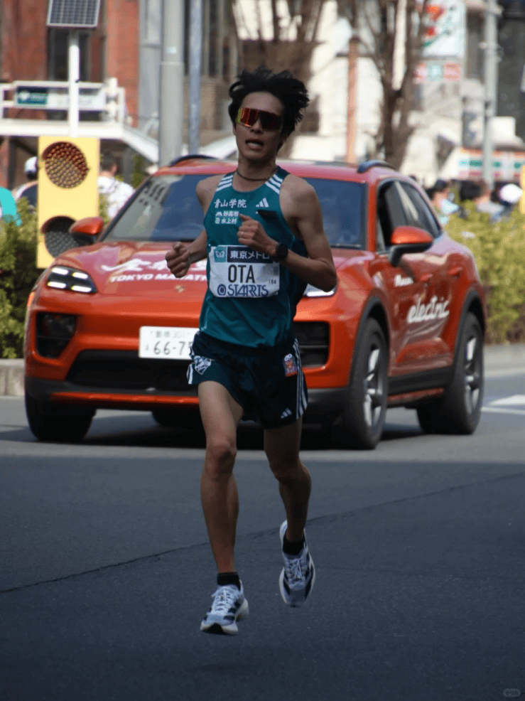 一飞冲天!伊朗选手刷新记录问鼎 一飞冲天!伊朗选手刷新记录问鼎