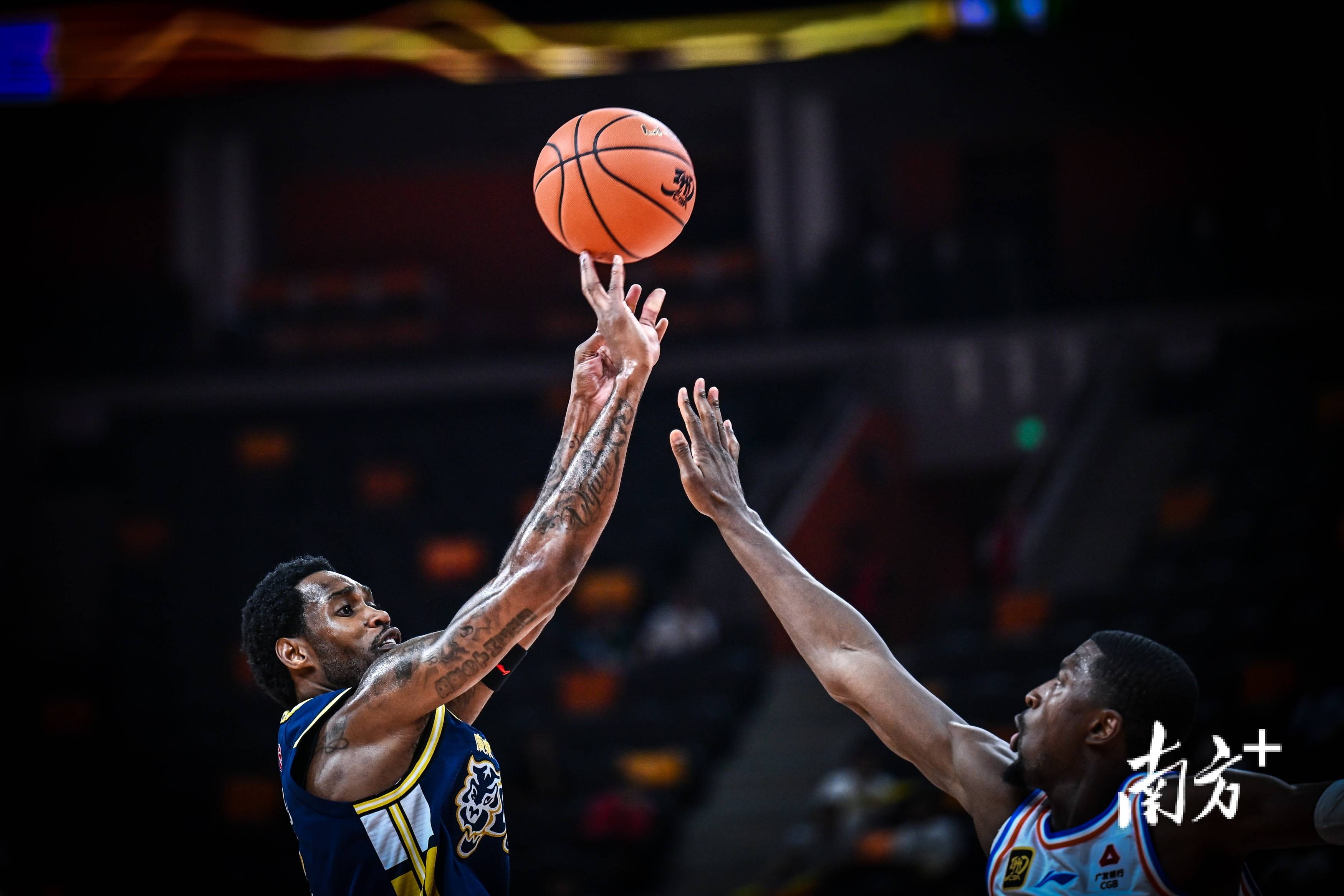 PG电子官方-凭借出色发挥，球队拿下关键比赛