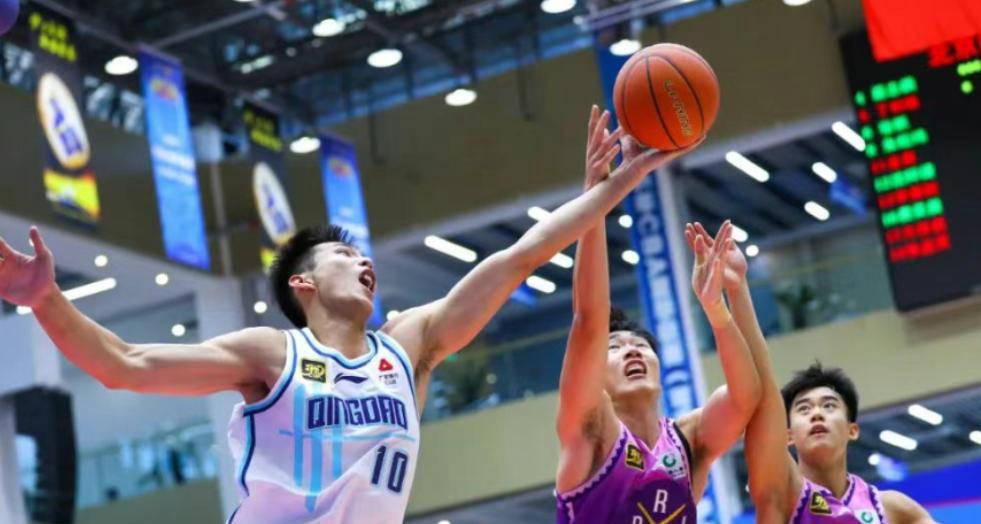 青年赛事火热进行,新秀球员崭露头角 青年赛事火热进行,新秀球员崭露头角