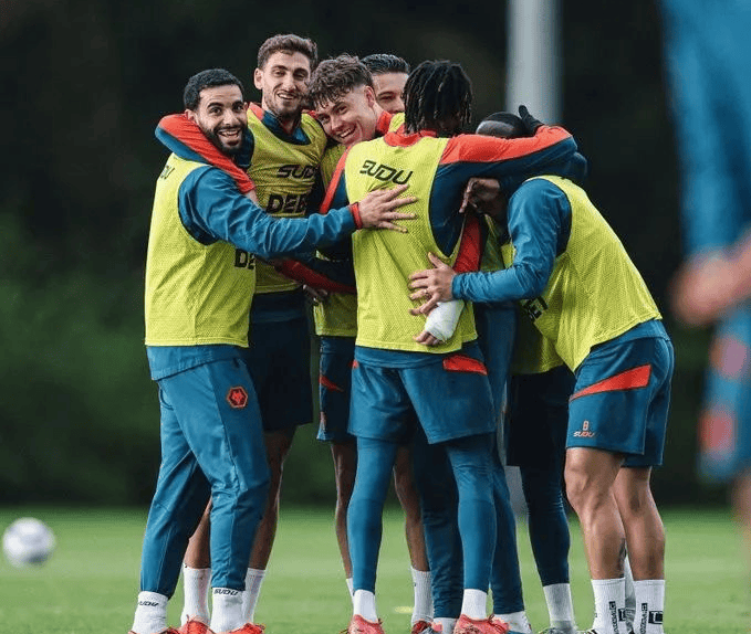 包含沃尔夫斯堡狼队主场战平,难分胜负的词条 包含沃尔夫斯堡狼队主场战平,难分胜负的词条