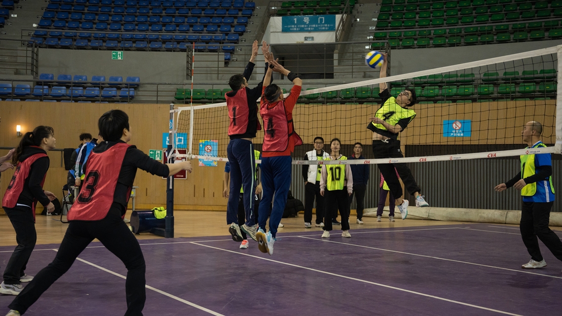 PG中国官网-排球比赛女队凝聚力量称霸赛场