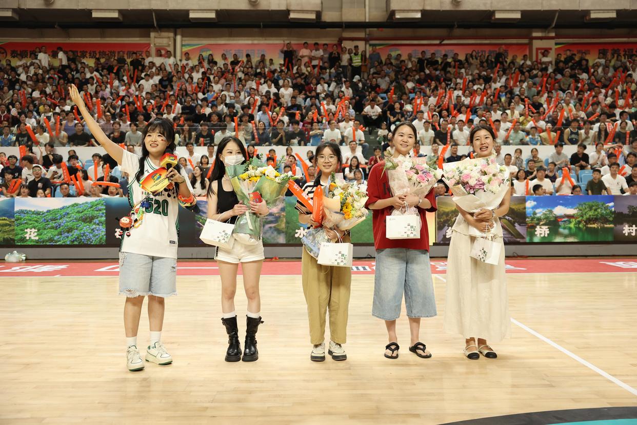 PG平台-球赛竞争激烈，观众欣赏场面赞叹不已