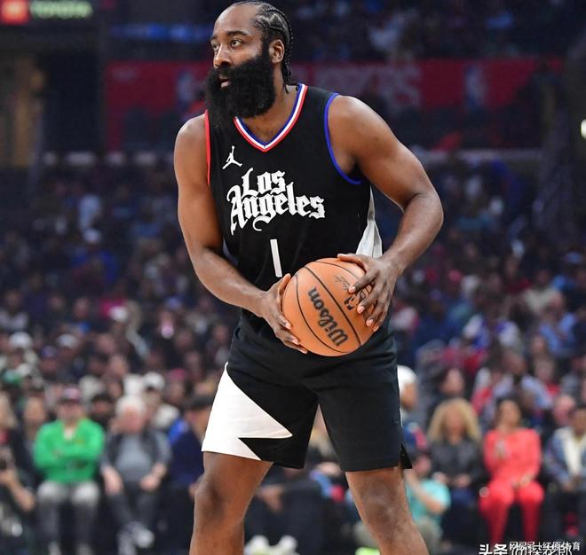 快船连胜凯尔特人,稳居西部榜首 快船连胜凯尔特人,稳居西部榜首